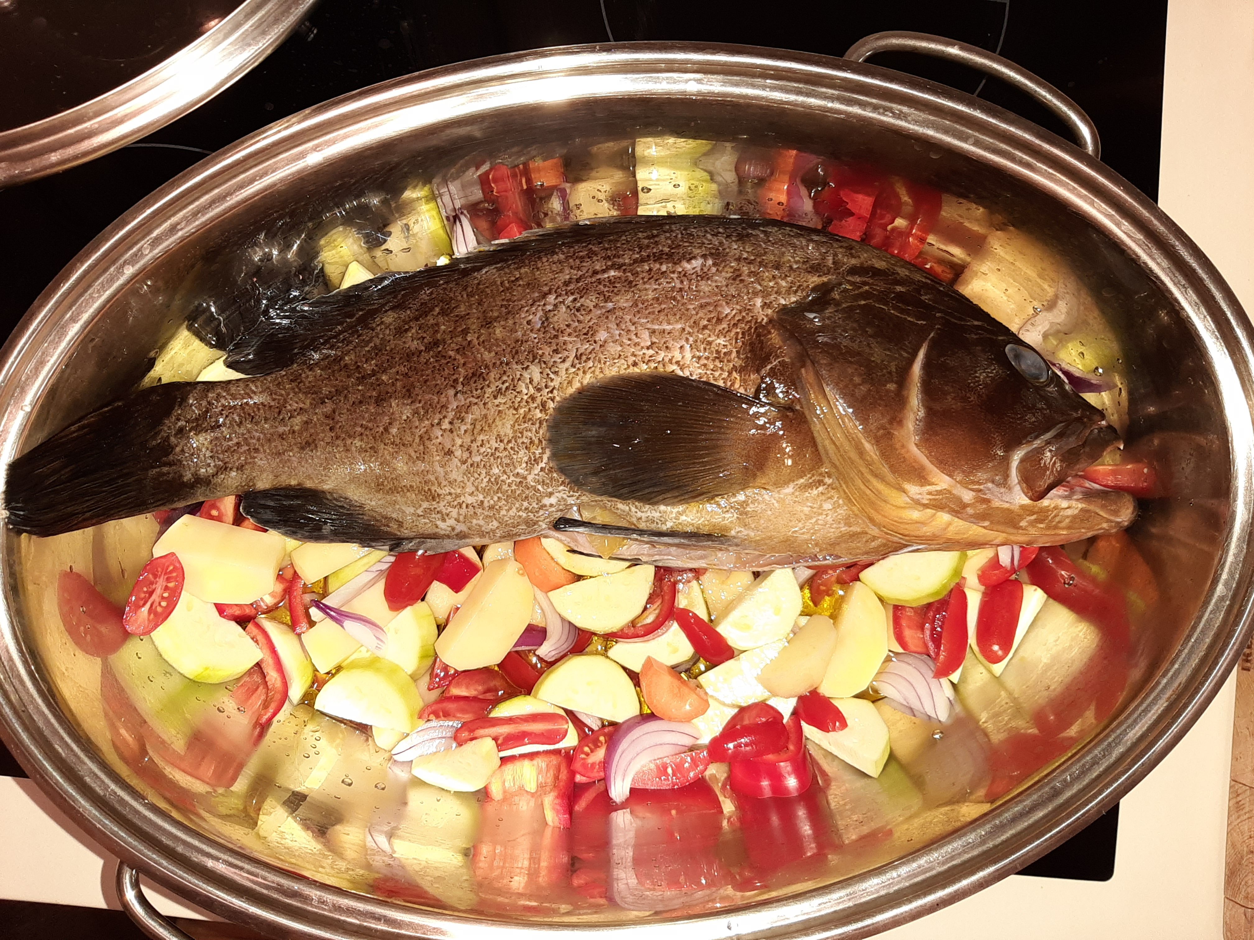 Zackenbarsch auf Gemüsebett