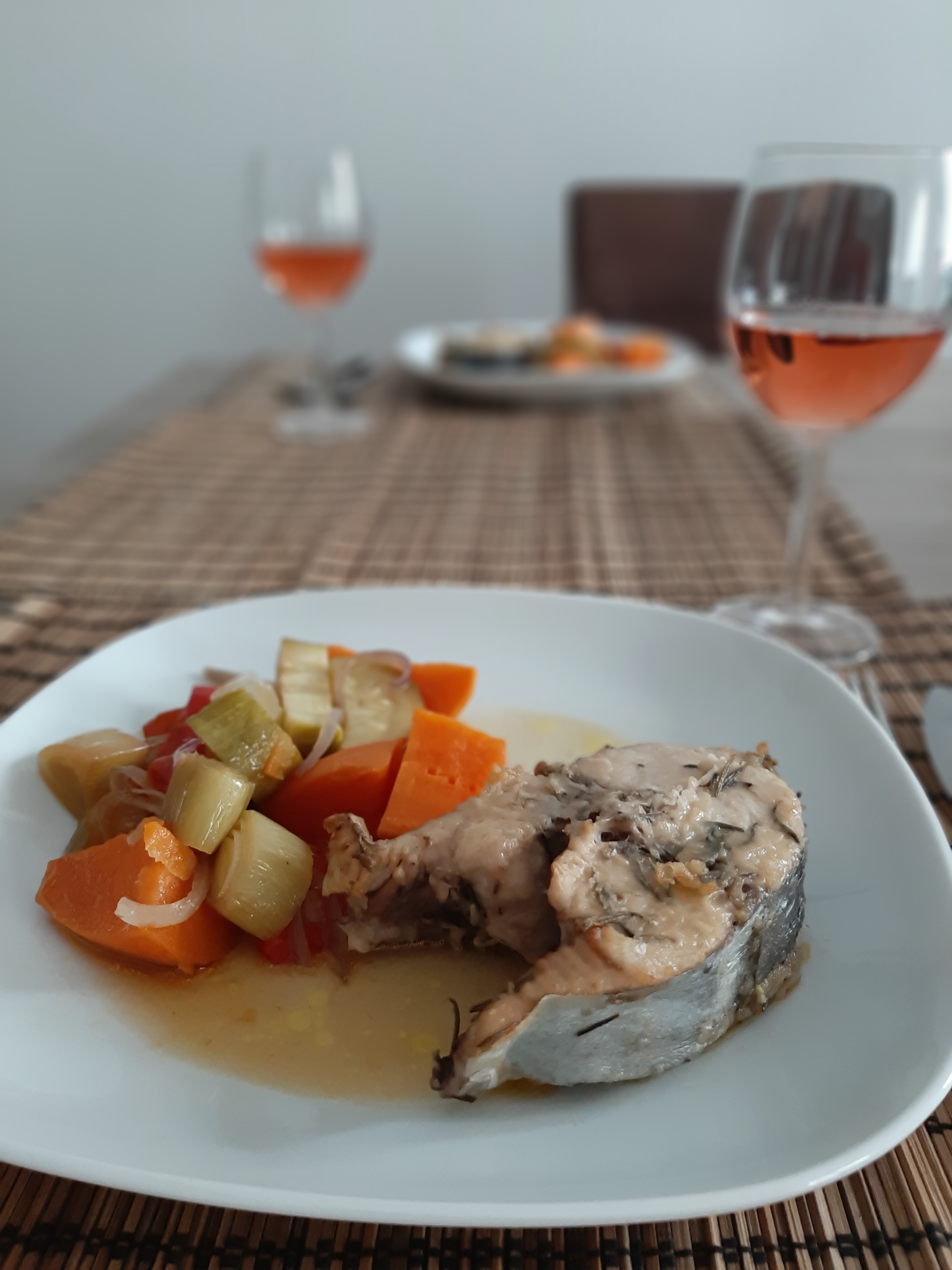 Thunfisch auf Gemüsebett